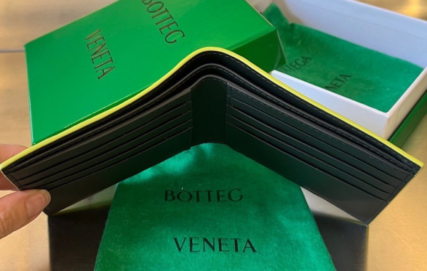 보*가 베*타 인트레치아토 카프스킨 반지갑 (2color)