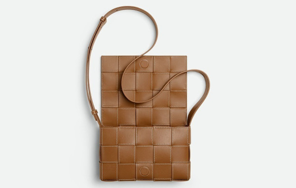 보*가 베*타 라인 스티치 카프스킨 카세트 크로스백 (2color)