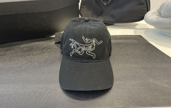 ARC'T*RYX 큐빅 시그니처 로고 볼캡 (HIGH QUALITY)