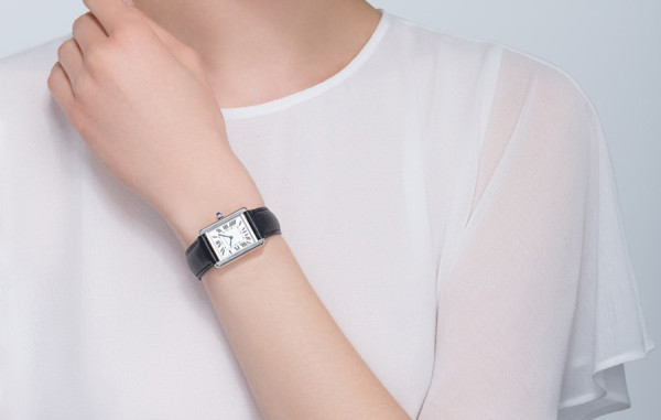 까르*에 탱크 솔로 스틸 가죽스트랩 스몰 쿼츠 31mm×24.4mm 1:1 최상급 (싱크 97.6%)